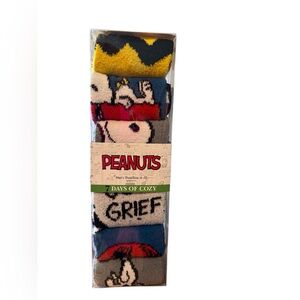 Gift Set of 7 Peanuts Snoopy Cozy Socks Winter Holiday NWT